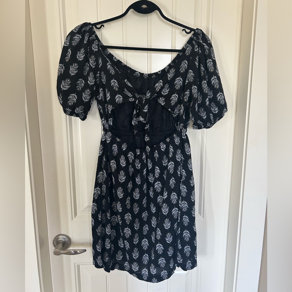 Keyhole tie back dress